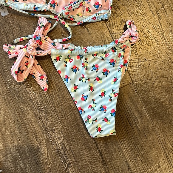 Floral Bikini - Picture 3 of 5